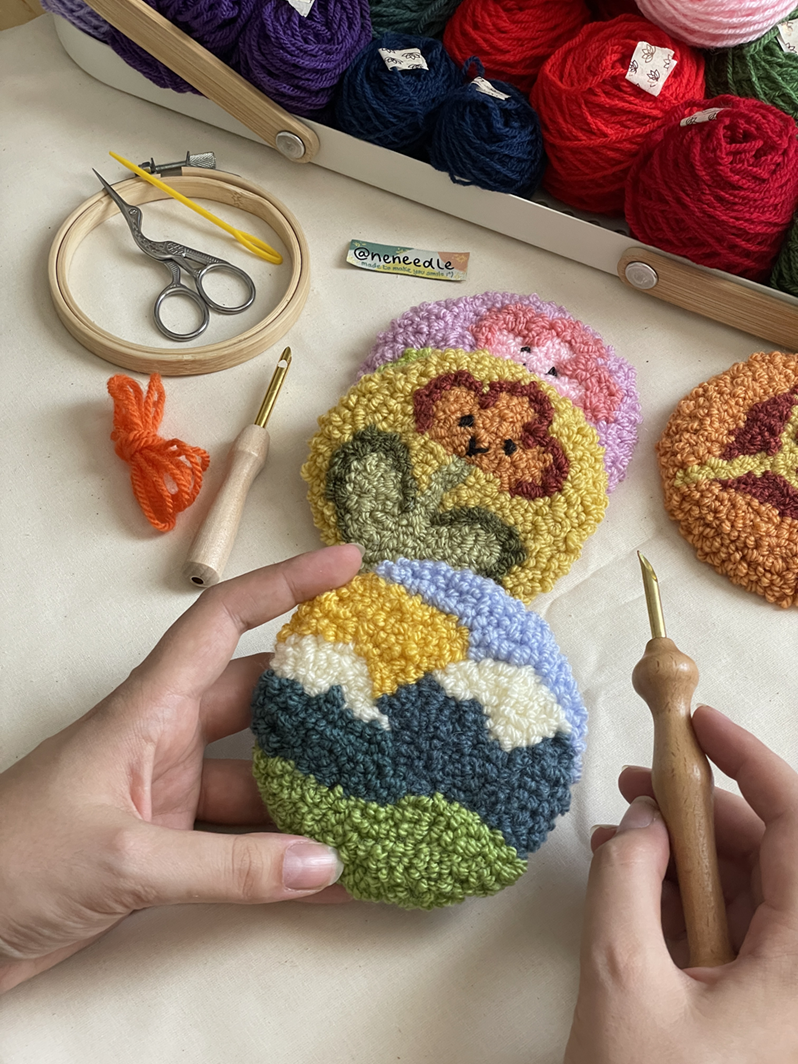 Impara il punch needle o "ago magico"